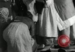 Standbild koreanischen Fluechtlinge Pjöngjang Nordkorea, 1950, aus Sekunde 52 historischem Filmmaterial Videoclip 65675032637