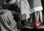 Standbild koreanischen Fluechtlinge Pjöngjang Nordkorea, 1950, aus Sekunde 56 historischem Filmmaterial Videoclip 65675032637