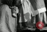 Standbild koreanischen Fluechtlinge Pjöngjang Nordkorea, 1950, aus Sekunde 57 historischem Filmmaterial Videoclip 65675032637