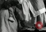 Standbild koreanischen Fluechtlinge Pjöngjang Nordkorea, 1950, aus Sekunde 58 historischem Filmmaterial Videoclip 65675032637