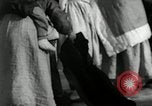 Standbild koreanischen Fluechtlinge Pjöngjang Nordkorea, 1950, aus Sekunde 60 historischem Filmmaterial Videoclip 65675032637