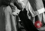 Standbild koreanischen Fluechtlinge Pjöngjang Nordkorea, 1950, aus Sekunde 61 historischem Filmmaterial Videoclip 65675032637
