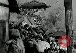 Standbild koreanischen Fluechtlinge Verschiffung über den Fluss Pjöngjang Nordkorea, 1950, aus Sekunde 58 historischem Filmmaterial Videoclip 65675032638