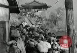 Standbild koreanischen Fluechtlinge Verschiffung über den Fluss Pjöngjang Nordkorea, 1950, aus Sekunde 61 historischem Filmmaterial Videoclip 65675032638
