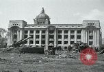 Image obusiers de 155 mm à côté du Capitol Building Séoul Corée du Sud, 1951, de la seconde 6 séquences d'archives historiques vidéo 65675032641