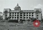 Image obusiers de 155 mm à côté du Capitol Building Séoul Corée du Sud, 1951, de la seconde 7 séquences d'archives historiques vidéo 65675032641