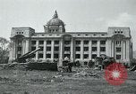 Image obusiers de 155 mm à côté du Capitol Building Séoul Corée du Sud, 1951, de la seconde 8 séquences d'archives historiques vidéo 65675032641