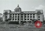 Image obusiers de 155 mm à côté du Capitol Building Séoul Corée du Sud, 1951, de la seconde 10 séquences d'archives historiques vidéo 65675032641