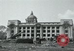 Image obusiers de 155 mm à côté du Capitol Building Séoul Corée du Sud, 1951, de la seconde 11 séquences d'archives historiques vidéo 65675032641