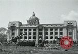 Image obusiers de 155 mm à côté du Capitol Building Séoul Corée du Sud, 1951, de la seconde 12 séquences d'archives historiques vidéo 65675032641