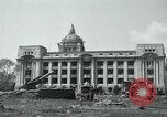 Image obusiers de 155 mm à côté du Capitol Building Séoul Corée du Sud, 1951, de la seconde 15 séquences d'archives historiques vidéo 65675032641