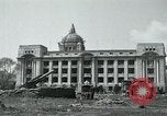 Image obusiers de 155 mm à côté du Capitol Building Séoul Corée du Sud, 1951, de la seconde 16 séquences d'archives historiques vidéo 65675032641