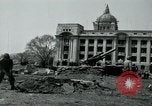 Image obusiers de 155 mm à côté du Capitol Building Séoul Corée du Sud, 1951, de la seconde 21 séquences d'archives historiques vidéo 65675032641