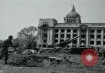 Image obusiers de 155 mm à côté du Capitol Building Séoul Corée du Sud, 1951, de la seconde 24 séquences d'archives historiques vidéo 65675032641