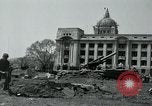 Image obusiers de 155 mm à côté du Capitol Building Séoul Corée du Sud, 1951, de la seconde 25 séquences d'archives historiques vidéo 65675032641