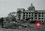 Image obusiers de 155 mm à côté du Capitol Building Séoul Corée du Sud, 1951, de la seconde 26 séquences d'archives historiques vidéo 65675032641