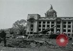 Image obusiers de 155 mm à côté du Capitol Building Séoul Corée du Sud, 1951, de la seconde 27 séquences d'archives historiques vidéo 65675032641