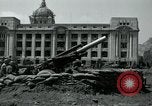 Image obusiers de 155 mm à côté du Capitol Building Séoul Corée du Sud, 1951, de la seconde 29 séquences d'archives historiques vidéo 65675032641