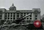 Image obusiers de 155 mm à côté du Capitol Building Séoul Corée du Sud, 1951, de la seconde 34 séquences d'archives historiques vidéo 65675032641