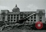 Image obusiers de 155 mm à côté du Capitol Building Séoul Corée du Sud, 1951, de la seconde 38 séquences d'archives historiques vidéo 65675032641