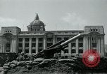 Image obusiers de 155 mm à côté du Capitol Building Séoul Corée du Sud, 1951, de la seconde 39 séquences d'archives historiques vidéo 65675032641