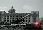 Image obusiers de 155 mm à côté du Capitol Building Séoul Corée du Sud, 1951, de la seconde 45 séquences d'archives historiques vidéo 65675032641