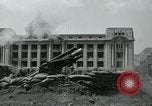 Image obusiers de 155 mm à côté du Capitol Building Séoul Corée du Sud, 1951, de la seconde 50 séquences d'archives historiques vidéo 65675032641