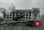 Image obusiers de 155 mm à côté du Capitol Building Séoul Corée du Sud, 1951, de la seconde 51 séquences d'archives historiques vidéo 65675032641