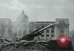 Image obusiers de 155 mm à côté du Capitol Building Séoul Corée du Sud, 1951, de la seconde 56 séquences d'archives historiques vidéo 65675032641