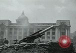Image obusiers de 155 mm à côté du Capitol Building Séoul Corée du Sud, 1951, de la seconde 59 séquences d'archives historiques vidéo 65675032641