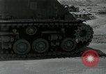 Standbild Sherman Tank Korea, 1951, aus Sekunde 5 historischem Filmmaterial Videoclip 65675032642