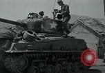 Standbild Sherman Tank Korea, 1951, aus Sekunde 10 historischem Filmmaterial Videoclip 65675032642