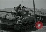 Standbild Sherman Tank Korea, 1951, aus Sekunde 14 historischem Filmmaterial Videoclip 65675032642
