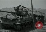 Standbild Sherman Tank Korea, 1951, aus Sekunde 15 historischem Filmmaterial Videoclip 65675032642