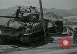 Standbild Sherman Tank Korea, 1951, aus Sekunde 17 historischem Filmmaterial Videoclip 65675032642