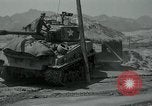 Standbild Sherman Tank Korea, 1951, aus Sekunde 19 historischem Filmmaterial Videoclip 65675032642
