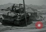 Standbild Sherman Tank Korea, 1951, aus Sekunde 20 historischem Filmmaterial Videoclip 65675032642