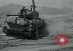 Standbild Sherman Tank Korea, 1951, aus Sekunde 24 historischem Filmmaterial Videoclip 65675032642