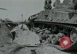 Standbild Sherman Tank Korea, 1951, aus Sekunde 32 historischem Filmmaterial Videoclip 65675032642
