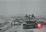 Standbild Sherman Tank Seoul Korea, 1951, aus Sekunde 16 historischem Filmmaterial Videoclip 65675032646