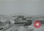 Standbild Sherman Tank Seoul Korea, 1951, aus Sekunde 20 historischem Filmmaterial Videoclip 65675032646
