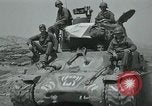 Standbild Sherman Tank Seoul Korea, 1951, aus Sekunde 23 historischem Filmmaterial Videoclip 65675032646