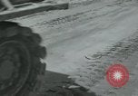Standbild Sherman Tank Seoul Korea, 1951, aus Sekunde 41 historischem Filmmaterial Videoclip 65675032646