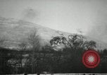 Standbild Bombenangriffe Chosin Reservoir Korea, 1950, aus Sekunde 16 historischem Filmmaterial Videoclip 65675032650