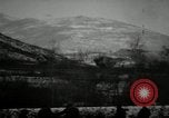 Standbild Bombenangriffe Chosin Reservoir Korea, 1950, aus Sekunde 23 historischem Filmmaterial Videoclip 65675032650