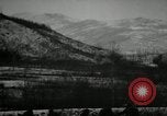 Standbild Bombenangriffe Chosin Reservoir Korea, 1950, aus Sekunde 24 historischem Filmmaterial Videoclip 65675032650