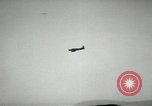 Standbild Bombenangriffe Chosin Reservoir Korea, 1950, aus Sekunde 28 historischem Filmmaterial Videoclip 65675032650