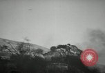 Standbild Bombenangriffe Chosin Reservoir Korea, 1950, aus Sekunde 32 historischem Filmmaterial Videoclip 65675032650