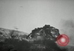 Standbild Bombenangriffe Chosin Reservoir Korea, 1950, aus Sekunde 33 historischem Filmmaterial Videoclip 65675032650
