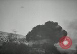 Standbild Bombenangriffe Chosin Reservoir Korea, 1950, aus Sekunde 34 historischem Filmmaterial Videoclip 65675032650